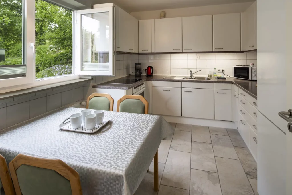 Komplett ausgestattete Küche der Ferienwohnung Sonne